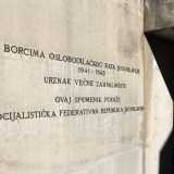 ...l� dove siamo accolti da una scritta sulla parete che recita in serbo-croato �Ai combattenti della guerra di liberazione della Jugoslavia 1941-1945, memoria di eterna gratitudine� 